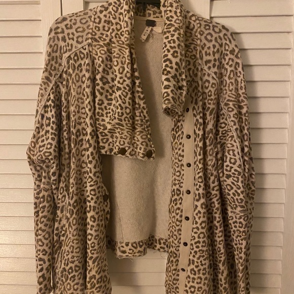 Free People Leopard Print Snap Sweatshirt Cardigan - Picture 3 of 8